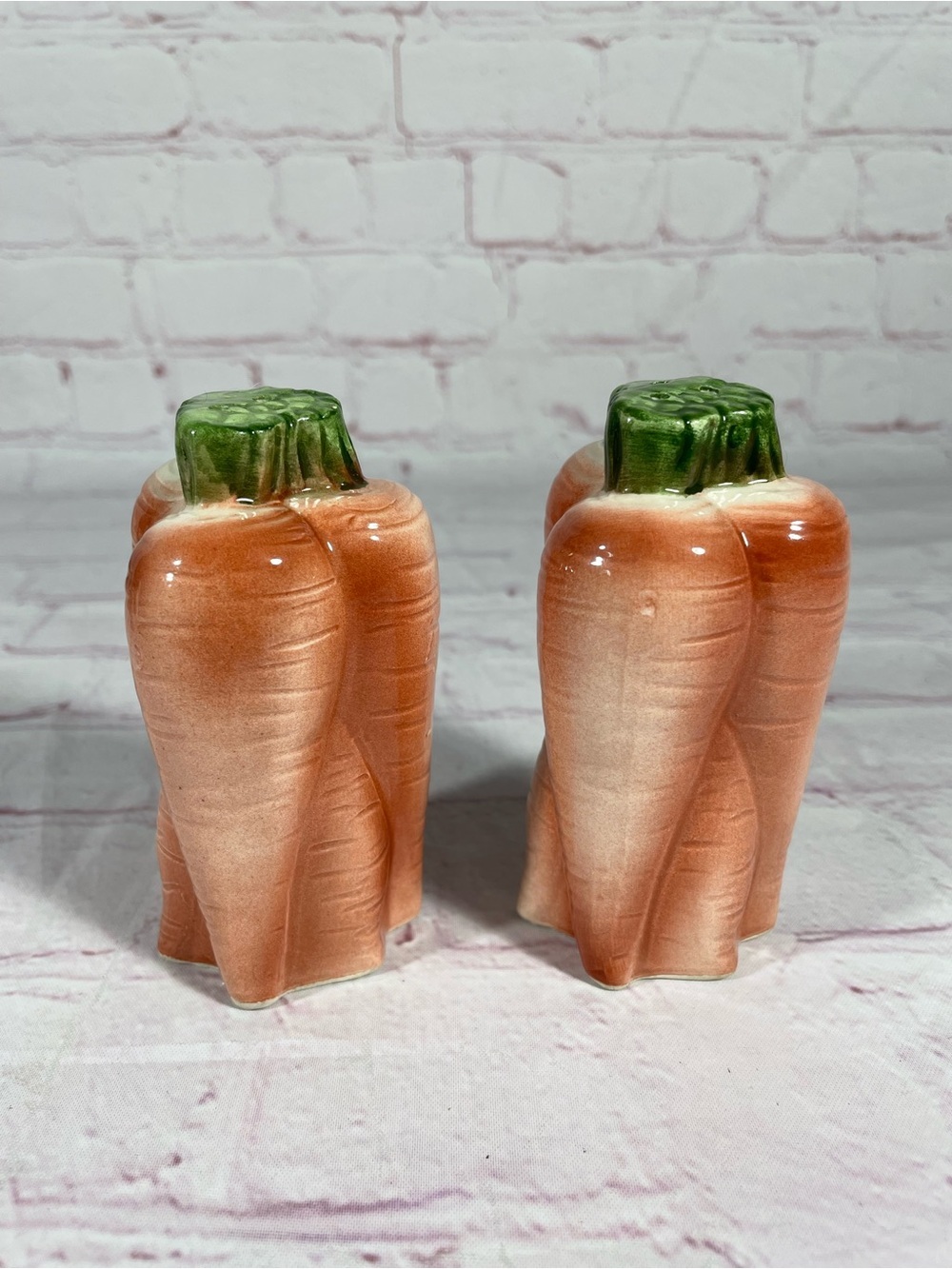 Vintage Hand Painted Carrot Bunch Ceramic Salt and Pepper Shaker Pair